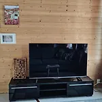 Hirsi Koulun Jumppasalin Yksioe Apartment *